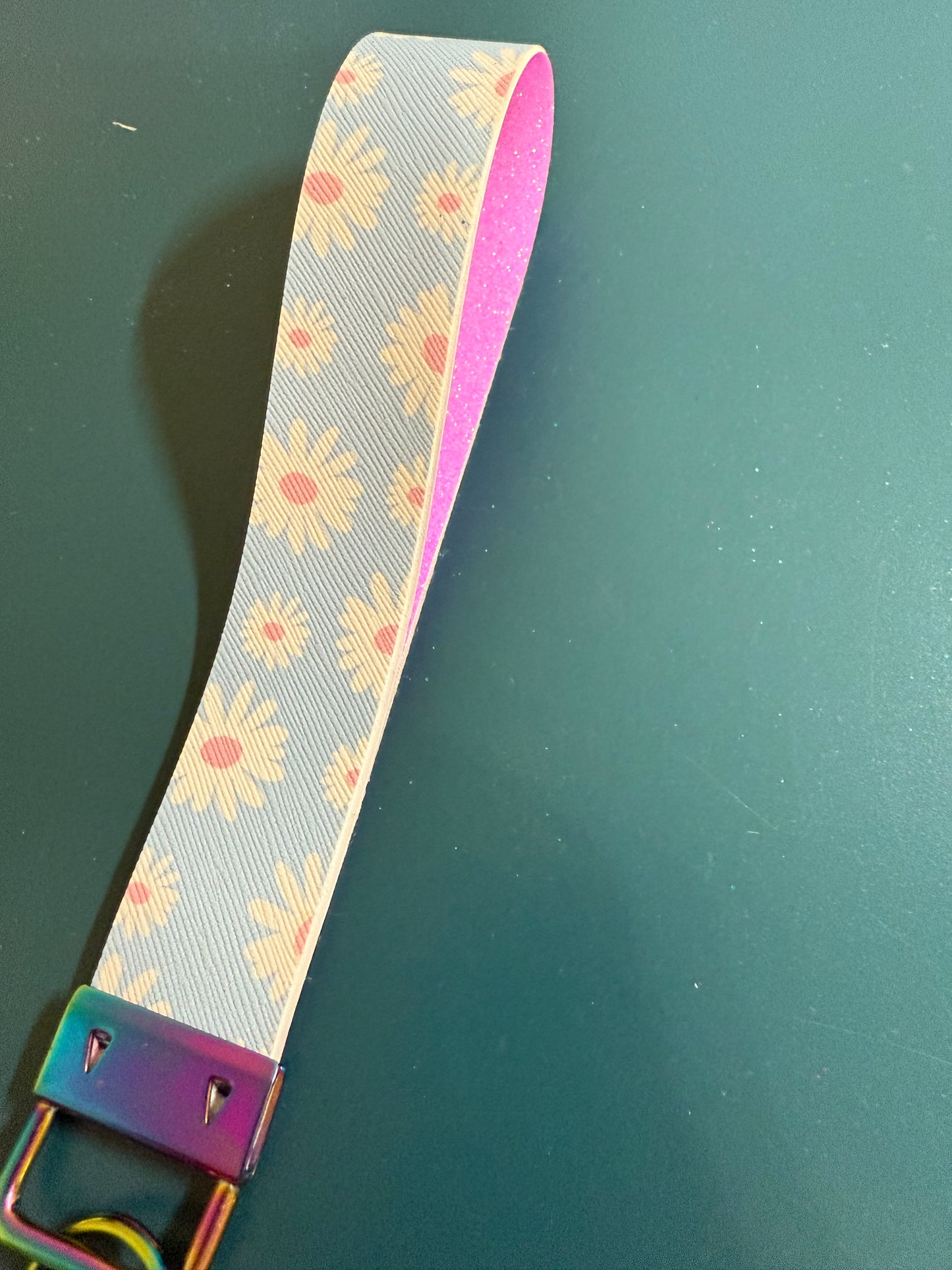 Daisy wristlet